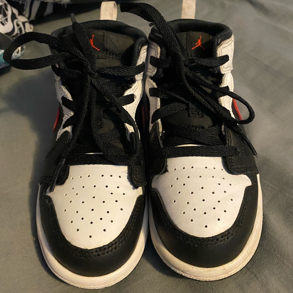 Nikes - Picture 2 of 3